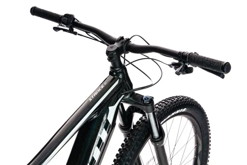 Bicicleta eléctrica de montaña Giant Stance E+ 1 en negro-2